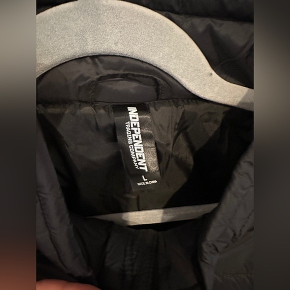 Darkside Puffer Jacket - Size Large. - Picture 2 of 4